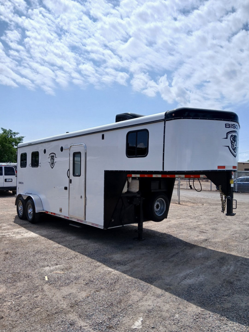 Used 2017 Bison Trailers 2H GN LQ Horse Trailer