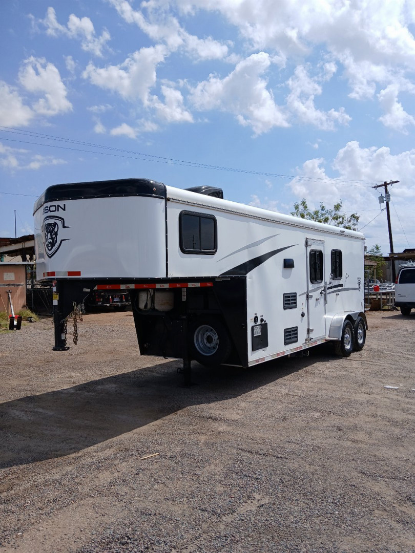 Used 2017 Bison Trailers 2H GN LQ Horse Trailer