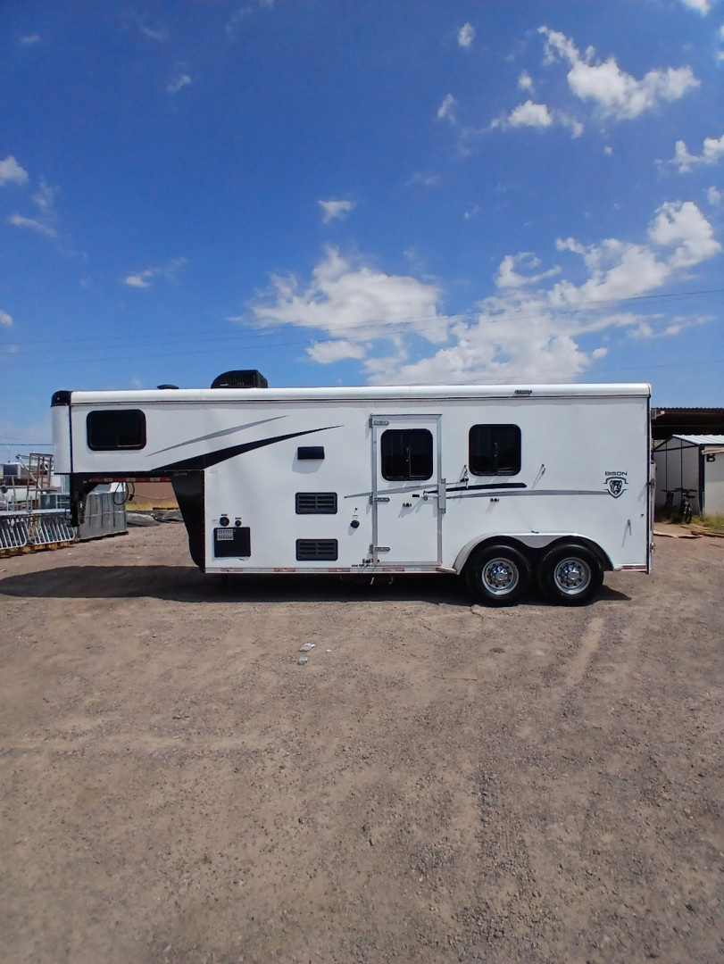 Used 2017 Bison Trailers 2H GN LQ Horse Trailer