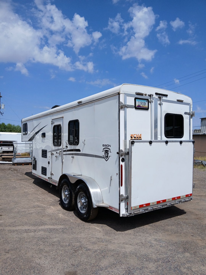 Used 2017 Bison Trailers 2H GN LQ Horse Trailer