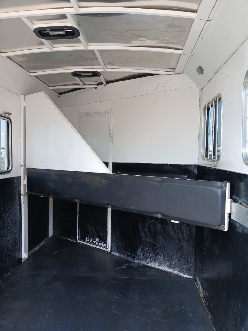 Used 2017 Bison Trailers 2H GN LQ Horse Trailer