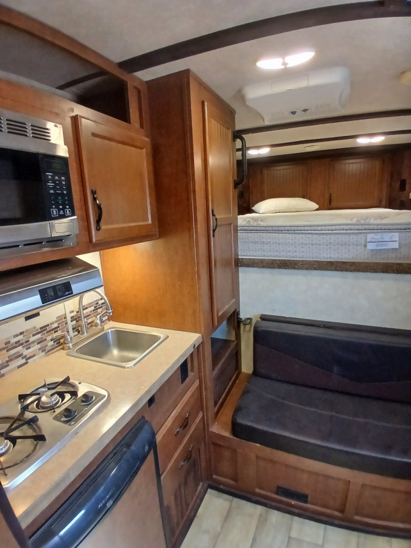 Used 2017 Bison Trailers 2H GN LQ Horse Trailer