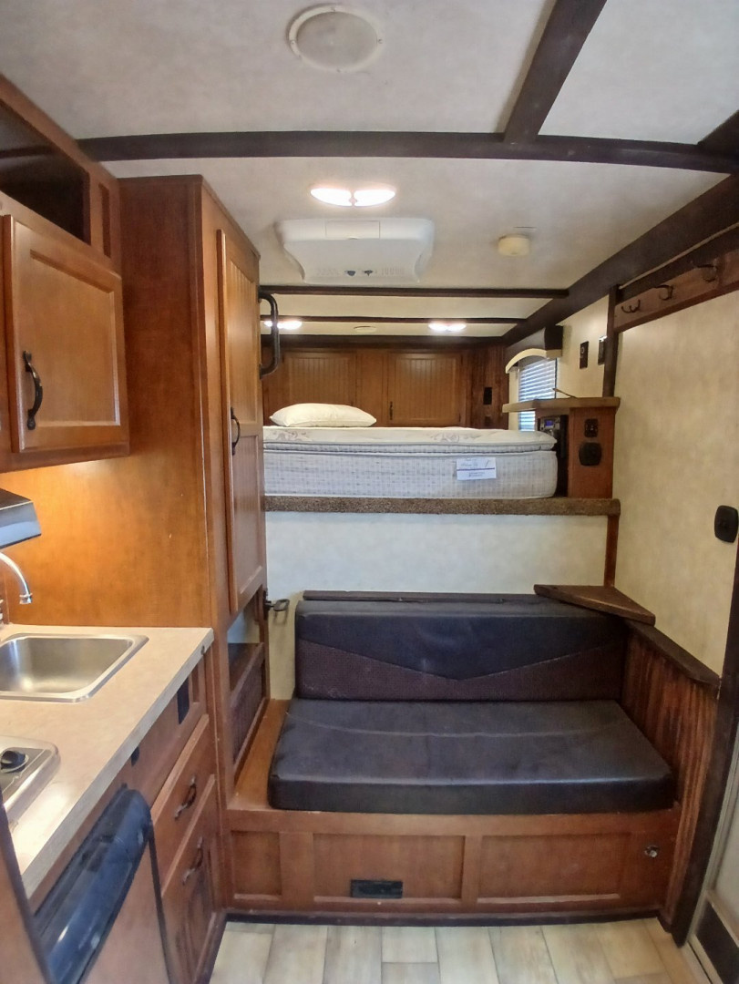 Used 2017 Bison Trailers 2H GN LQ Horse Trailer