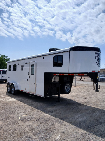 Used 2017 Bison Trailers 2H GN LQ Horse Trailer