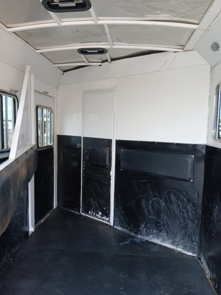 Used 2017 Bison Trailers 2H GN LQ Horse Trailer