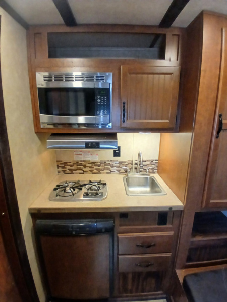 Used 2017 Bison Trailers 2H GN LQ Horse Trailer