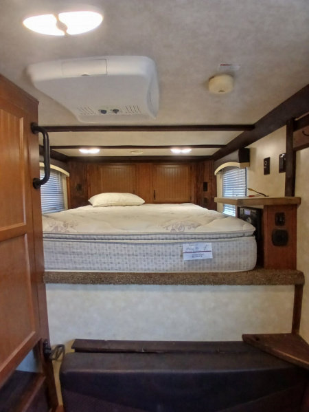 Used 2017 Bison Trailers 2H GN LQ Horse Trailer