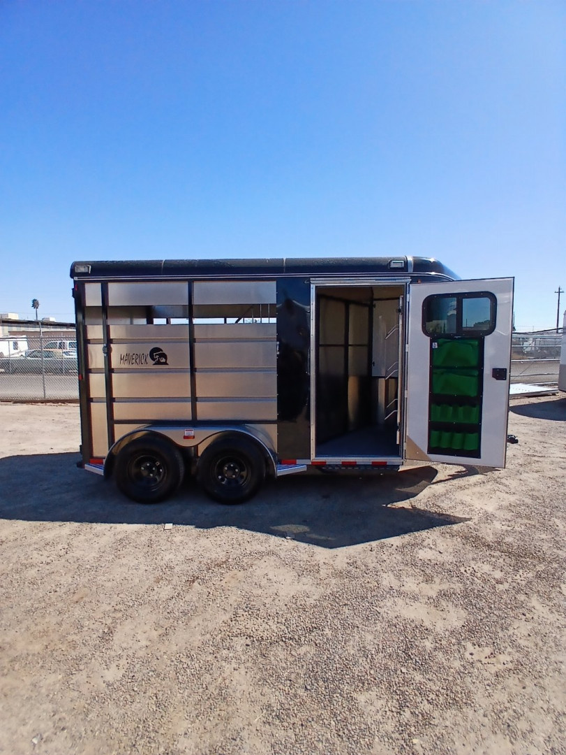 New 2025 Maverick Trailers 2H HS BP BLACK Horse Trailer