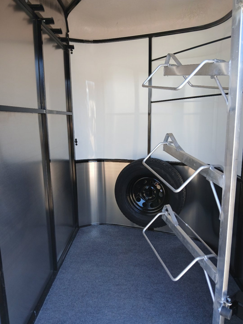 New 2025 Maverick Trailers 2H HS BP BLACK Horse Trailer