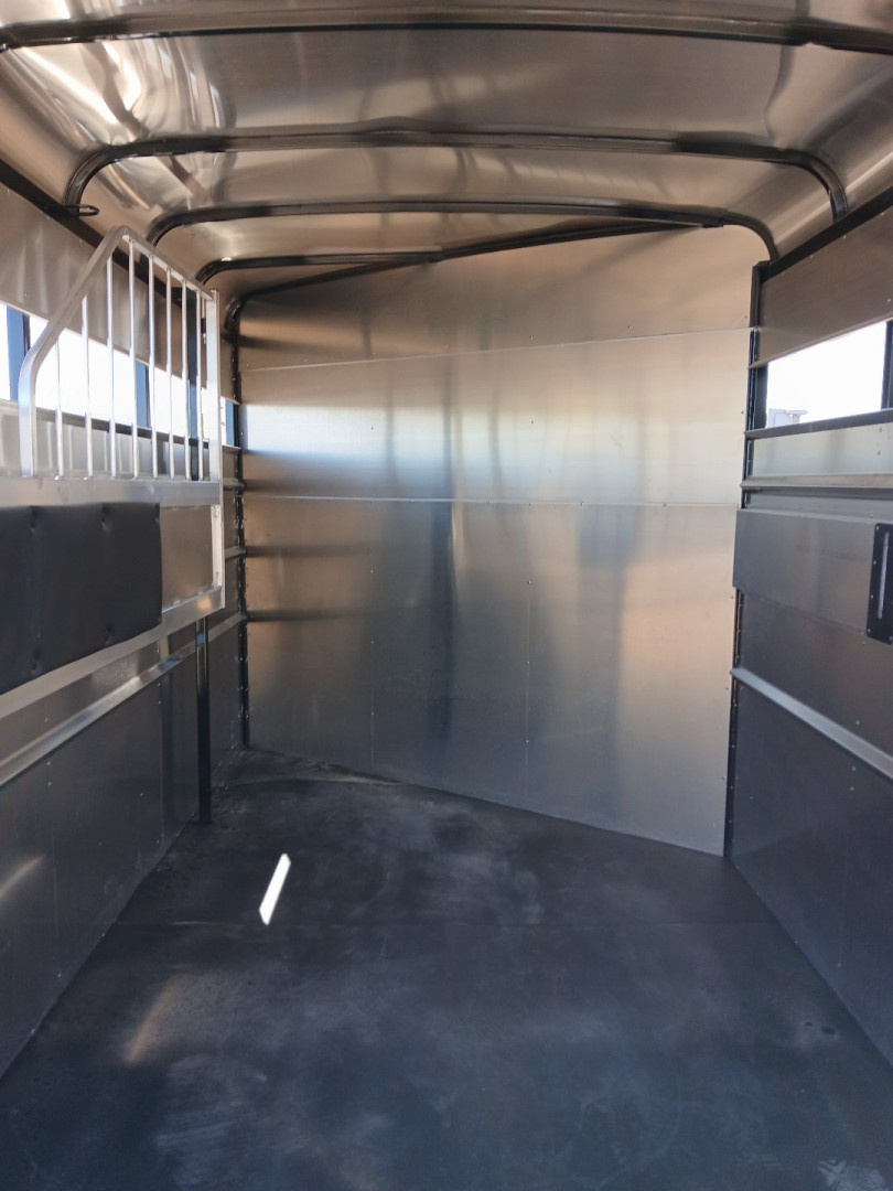 New 2025 Maverick Trailers 2H HS BP BLACK Horse Trailer