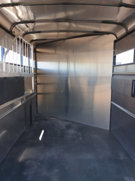 New 2025 Maverick Trailers 2H HS BP BLACK Horse Trailer