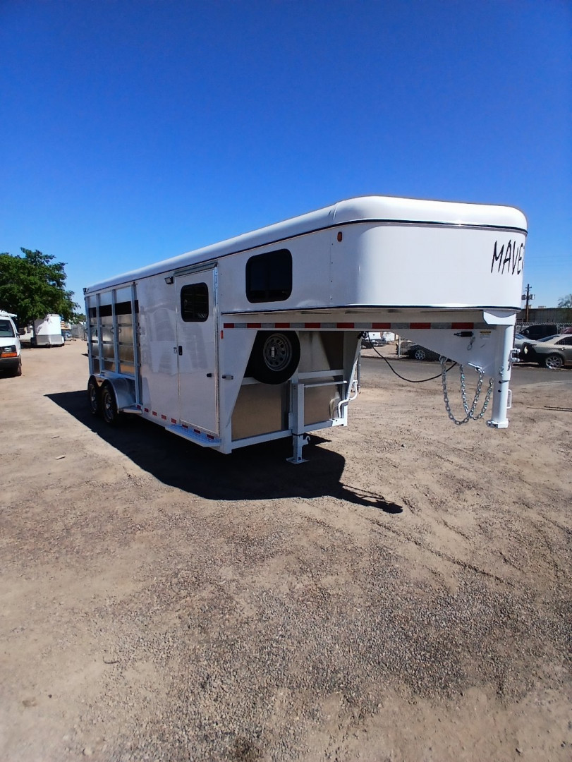 New 2025 MAVERICK TRAILERS MAVERICK 3H GOOSENECK Horse Trailer