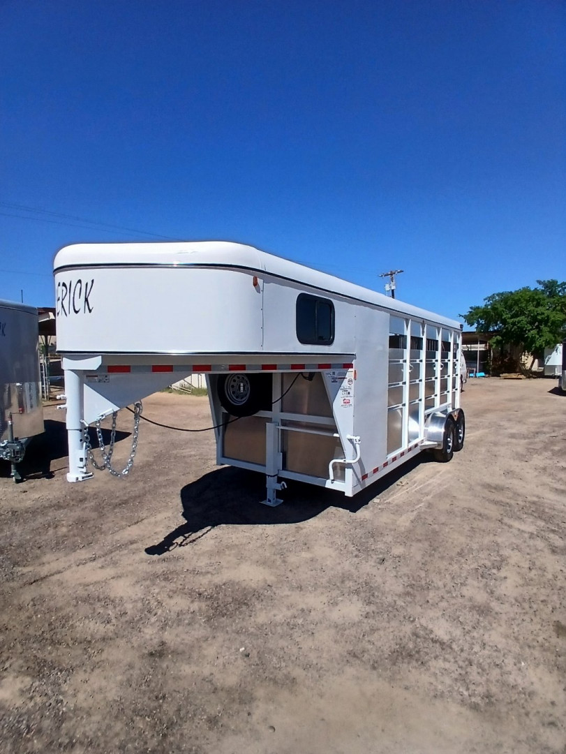 New 2025 MAVERICK TRAILERS MAVERICK 3H GOOSENECK Horse Trailer