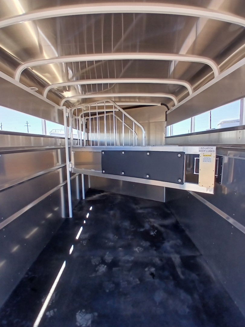 New 2025 MAVERICK TRAILERS MAVERICK 3H GOOSENECK Horse Trailer