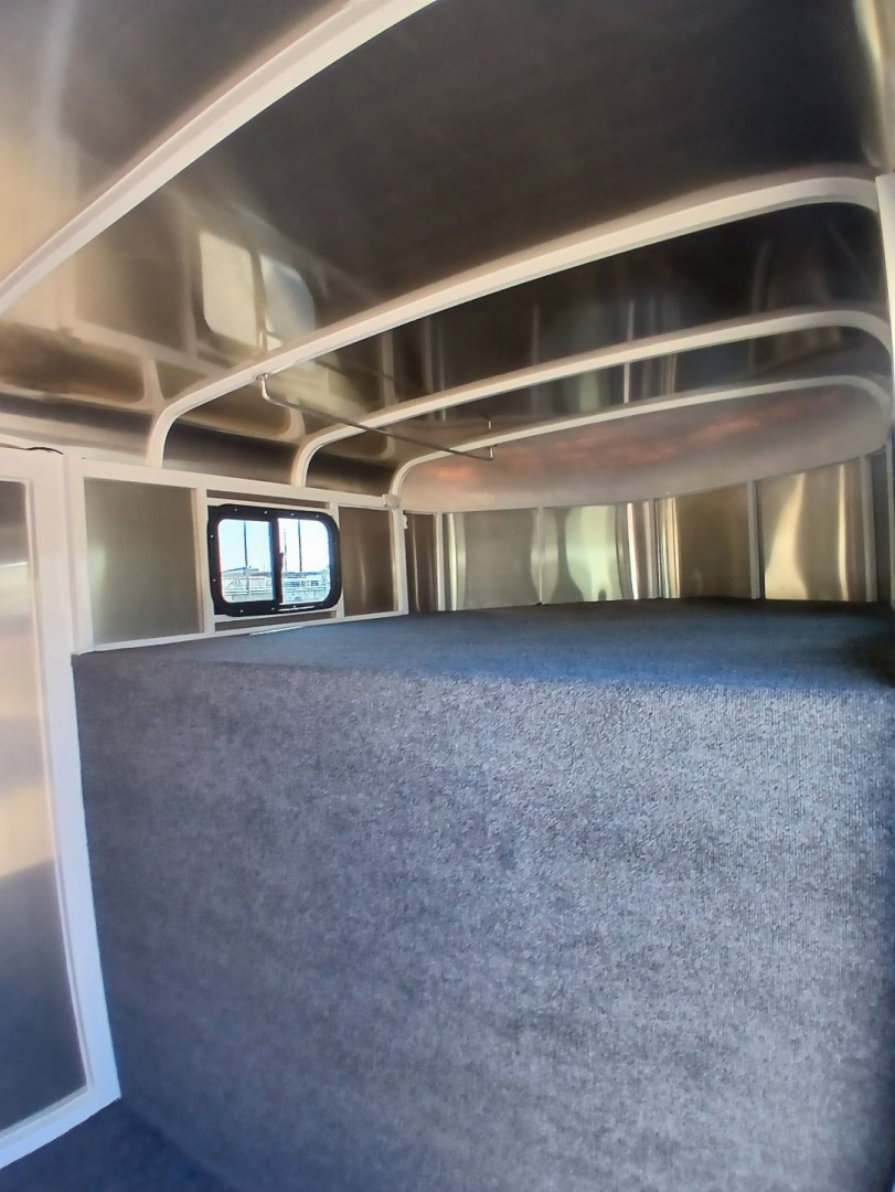 New 2025 MAVERICK TRAILERS MAVERICK 3H GOOSENECK Horse Trailer