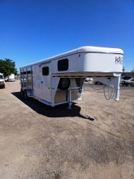 New 2025 MAVERICK TRAILERS MAVERICK 3H GOOSENECK Horse Trailer