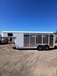 New 2025 MAVERICK TRAILERS MAVERICK 3H GOOSENECK Horse Trailer
