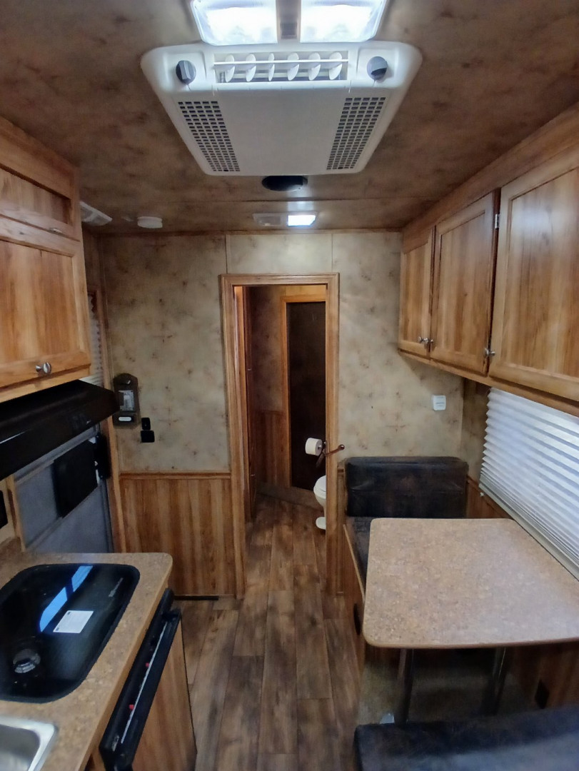 Used 2014 Exiss Trailers 7208 2H LQ Horse Trailer