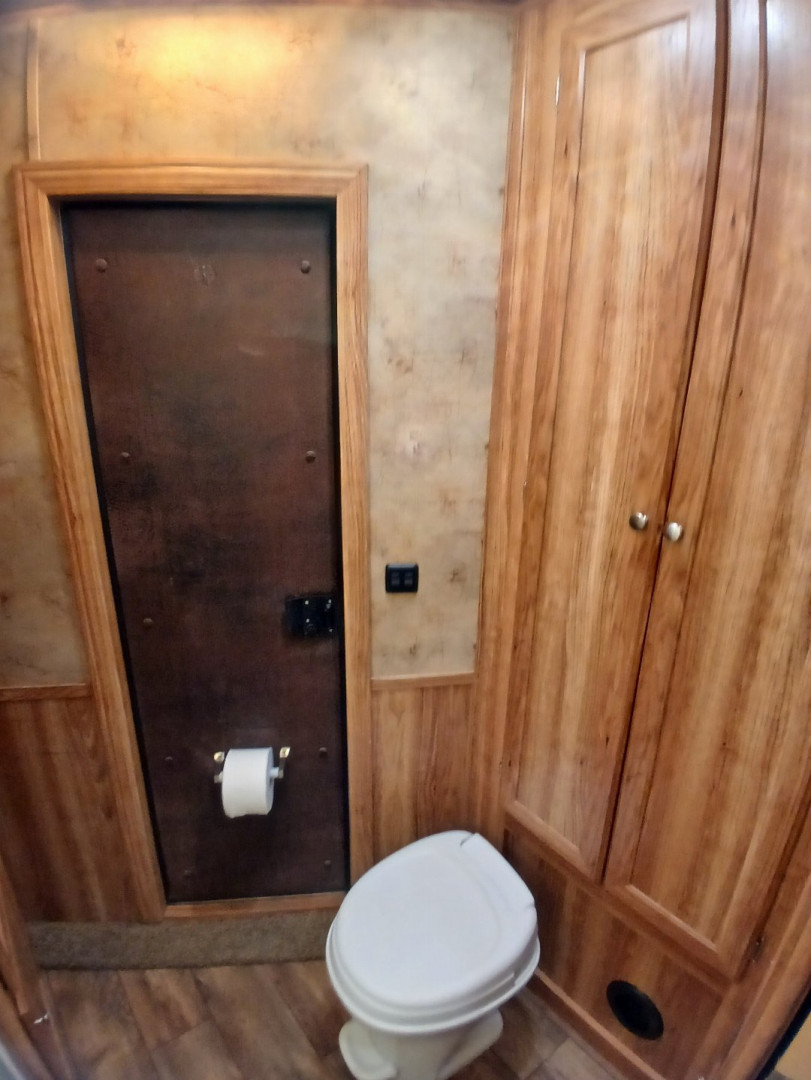 Used 2014 Exiss Trailers 7208 2H LQ Horse Trailer