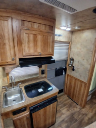 Used 2014 Exiss Trailers 7208 2H LQ Horse Trailer