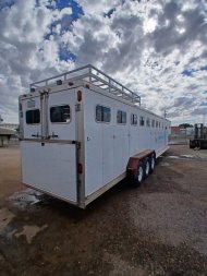 Used 1991 Sundowner Trailers SUNLITE 9 HORSE Horse Trailer