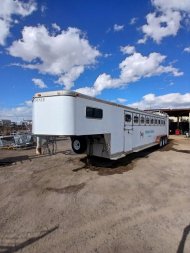 Used 1991 Sundowner Trailers SUNLITE 9 HORSE Horse Trailer
