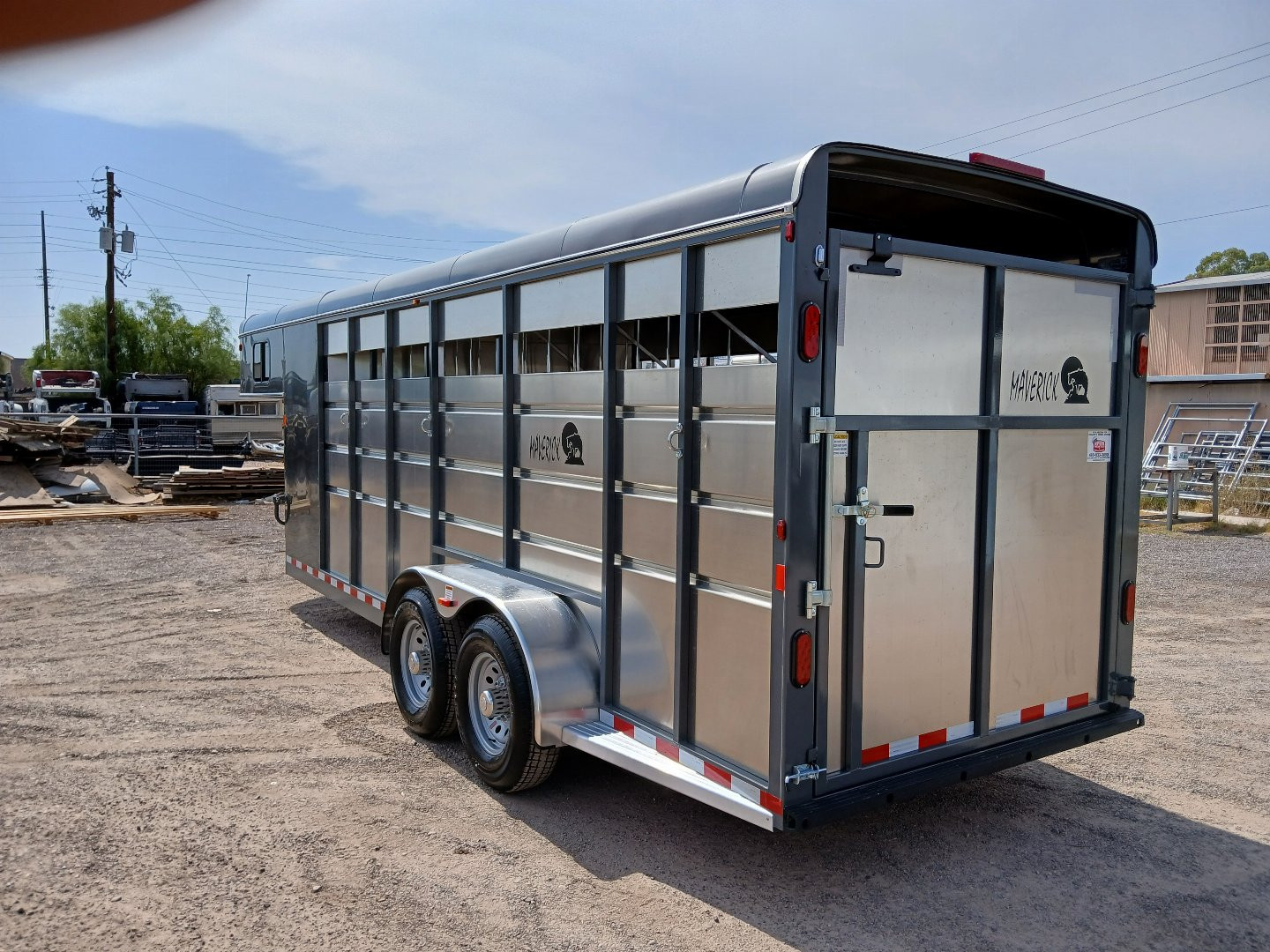 New 2025 MAVERICK TRAILERS MAVERICK 4H GOOSENECK Horse Trailer