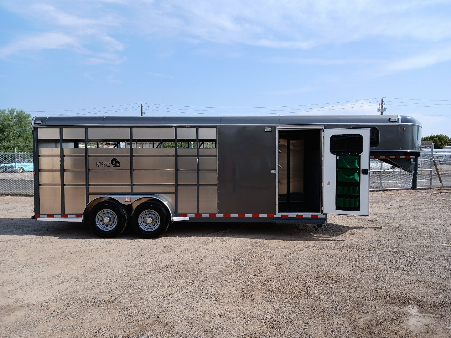 New 2025 MAVERICK TRAILERS MAVERICK 4H GOOSENECK Horse Trailer