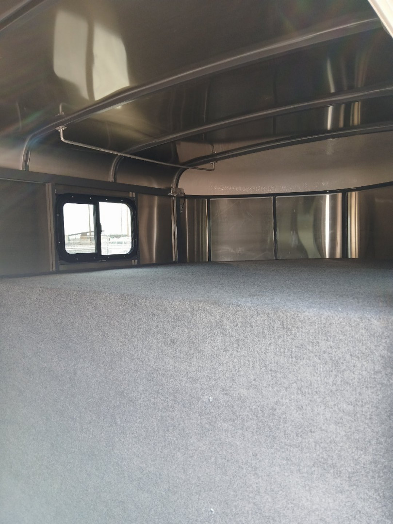 New 2025 MAVERICK TRAILERS MAVERICK 4H GOOSENECK Horse Trailer