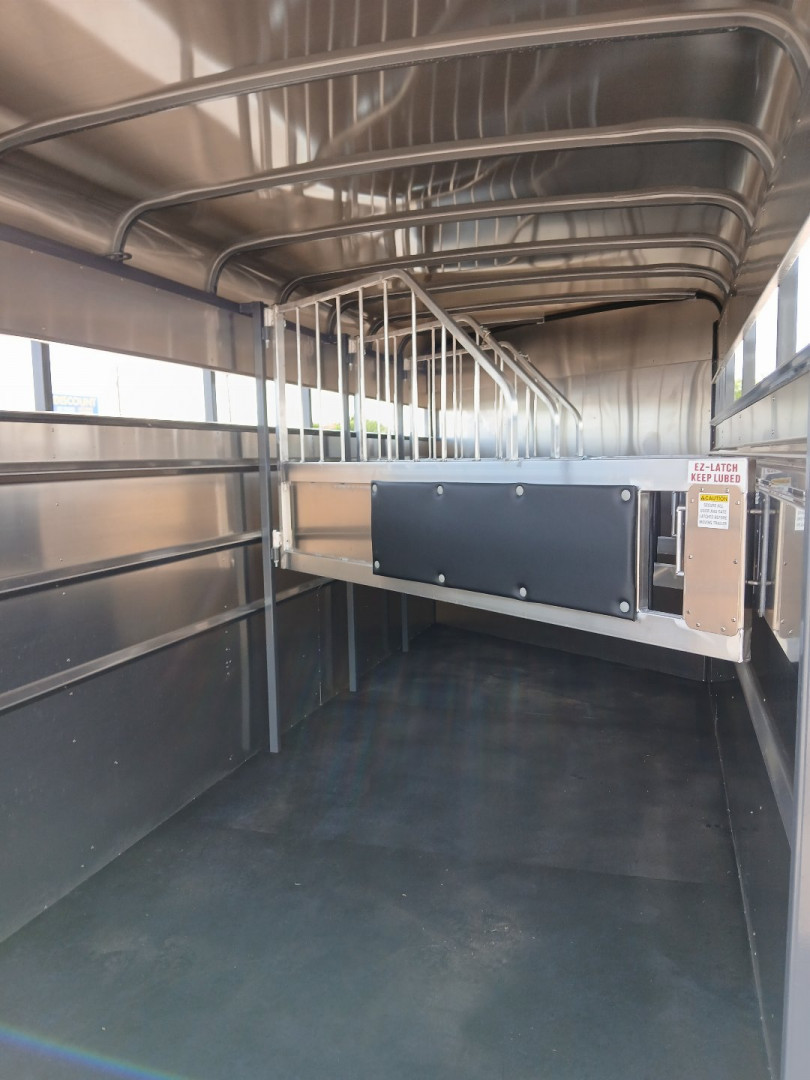 New 2025 MAVERICK TRAILERS MAVERICK 4H GOOSENECK Horse Trailer