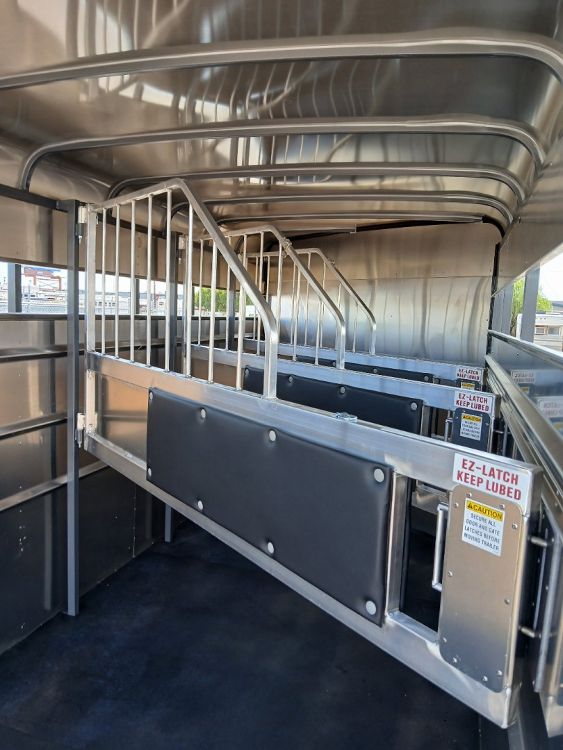 New 2025 MAVERICK TRAILERS MAVERICK 4H GOOSENECK Horse Trailer