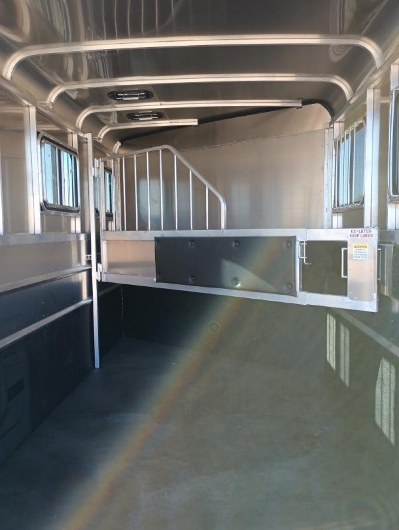 New 2024 MAVERICK TRAILERS MAV LITE DELUXE 2H BP WB SZ Horse Trailer