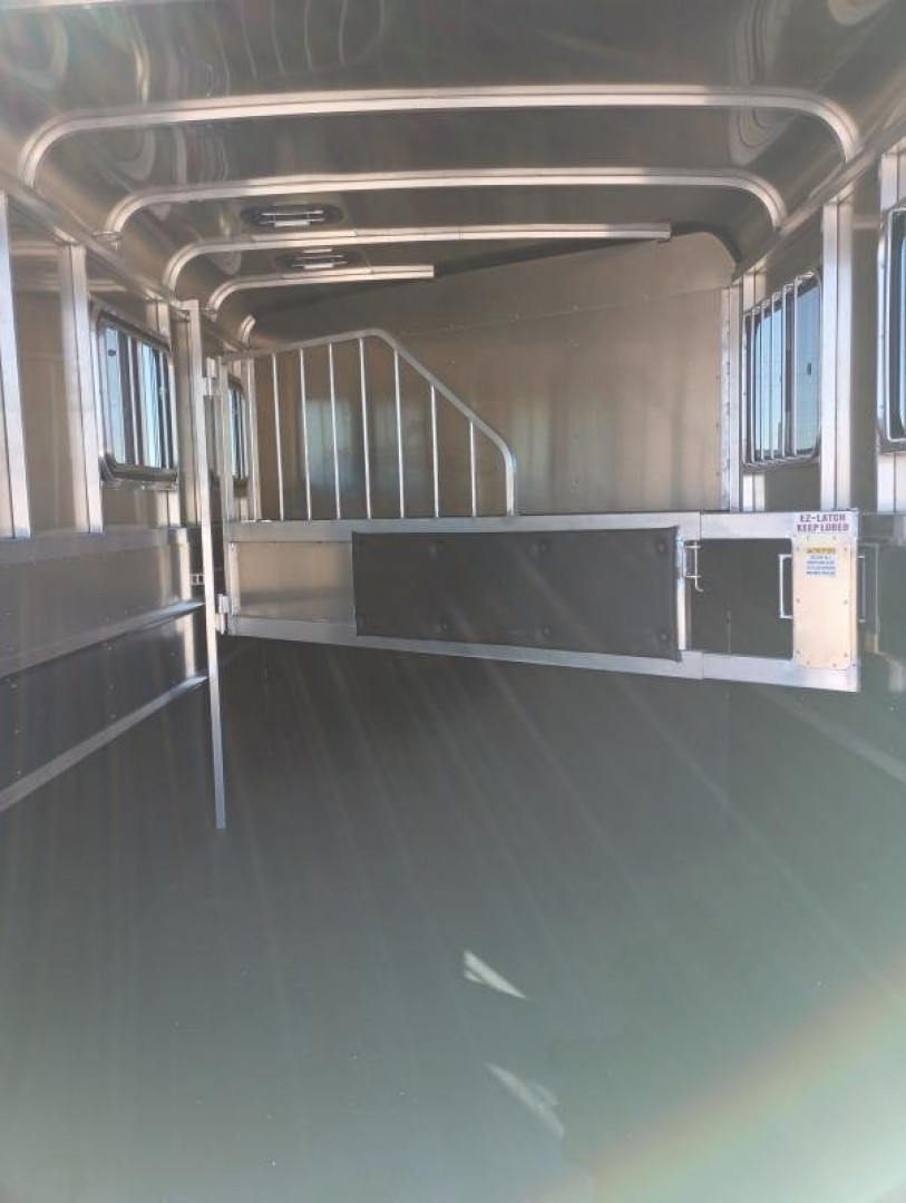 New 2024 MAVERICK TRAILERS MAV LITE DELUXE 2H BP WB SZ Horse Trailer