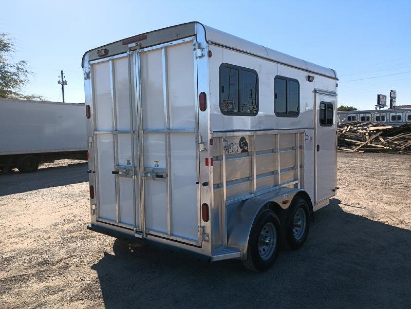New 2024 MAVERICK TRAILERS MAV LITE DELUXE 2H BP WB SZ Horse Trailer
