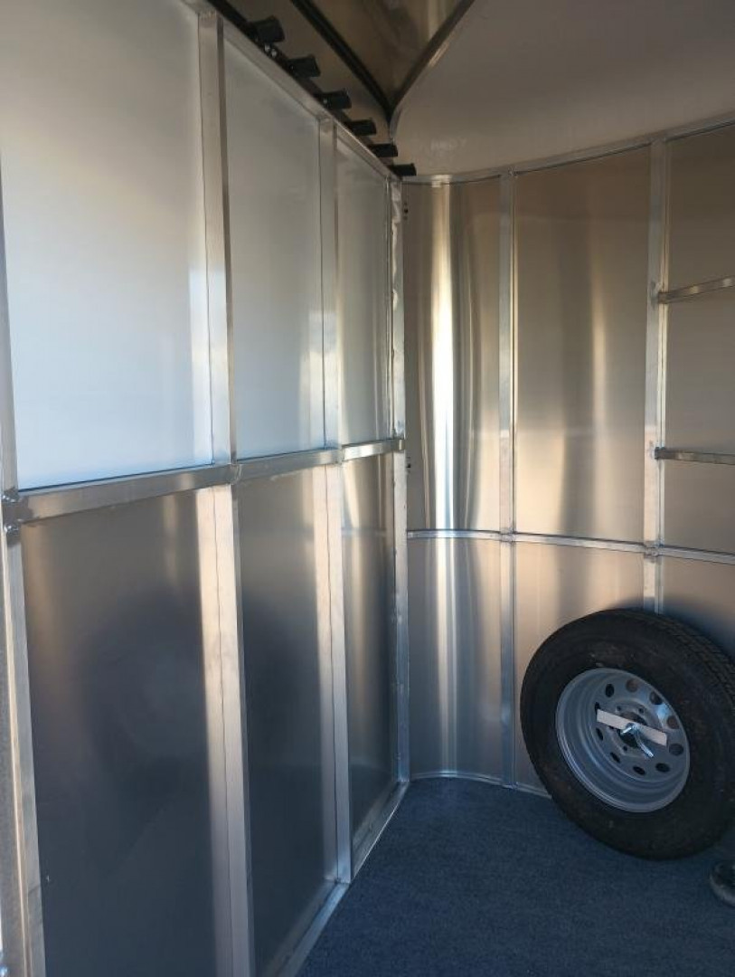 New 2024 MAVERICK TRAILERS MAV LITE DELUXE 2H BP WB SZ Horse Trailer