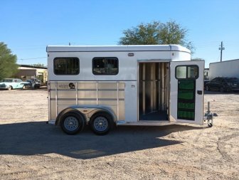 New 2024 MAVERICK TRAILERS MAV LITE DELUXE 2H BP WB SZ Horse Trailer