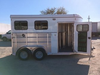 New 2024 MAVERICK TRAILERS MAV LITE DELUXE 2H BP WB SZ Horse Trailer