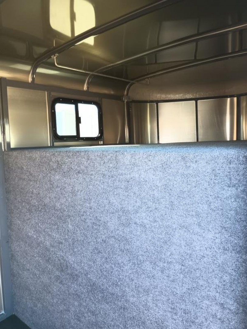 New 2024 MAVERICK TRAILERS MAVERICK 3H GOOSENECK Horse Trailer