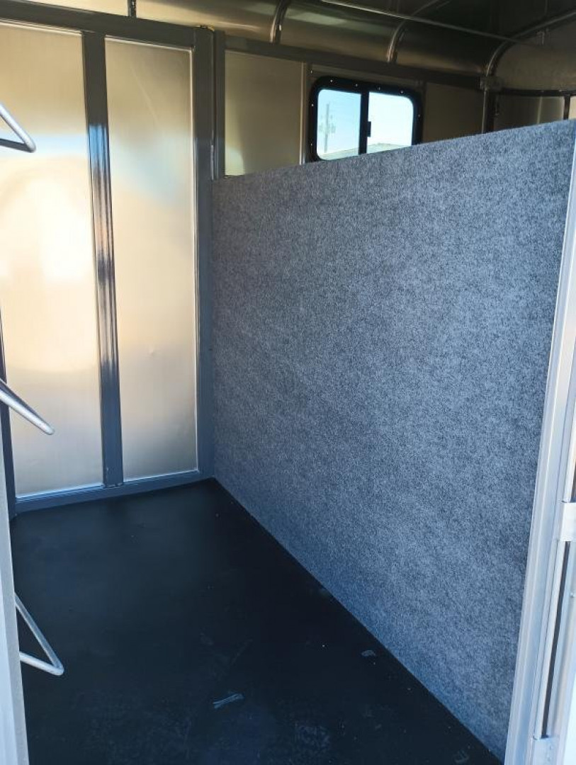 New 2024 MAVERICK TRAILERS MAVERICK 3H GOOSENECK Horse Trailer