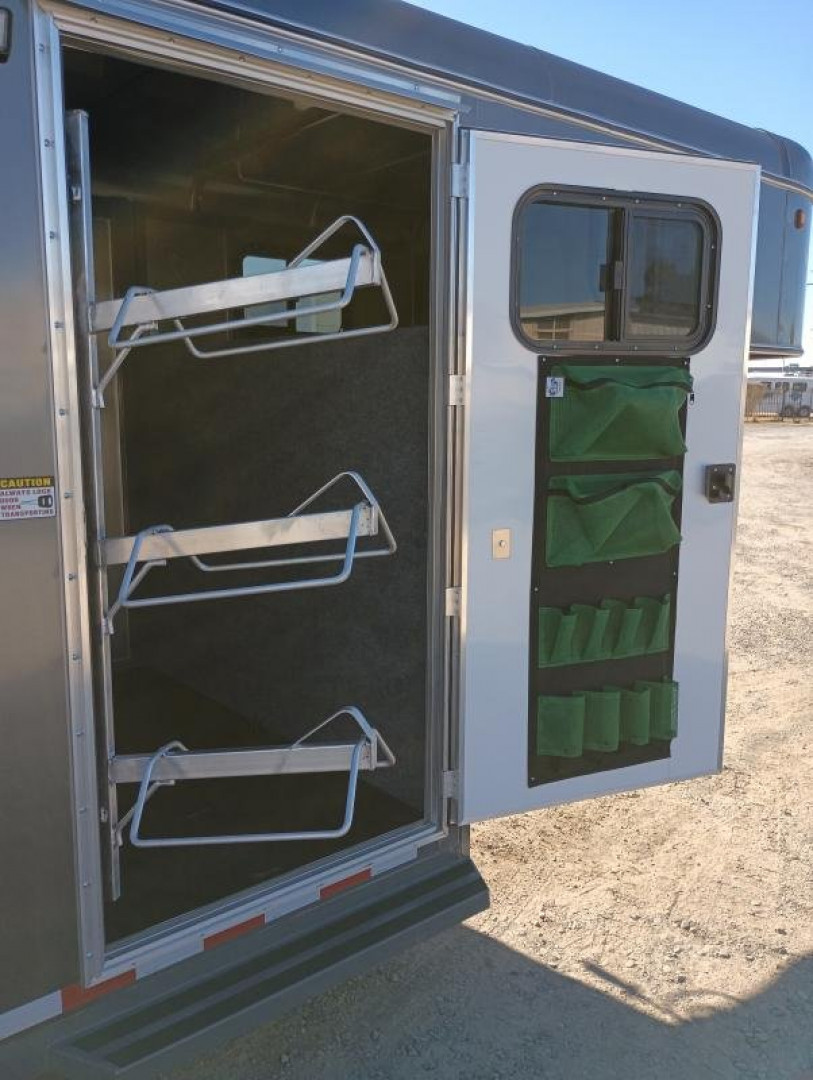 New 2024 MAVERICK TRAILERS MAVERICK 3H GOOSENECK Horse Trailer