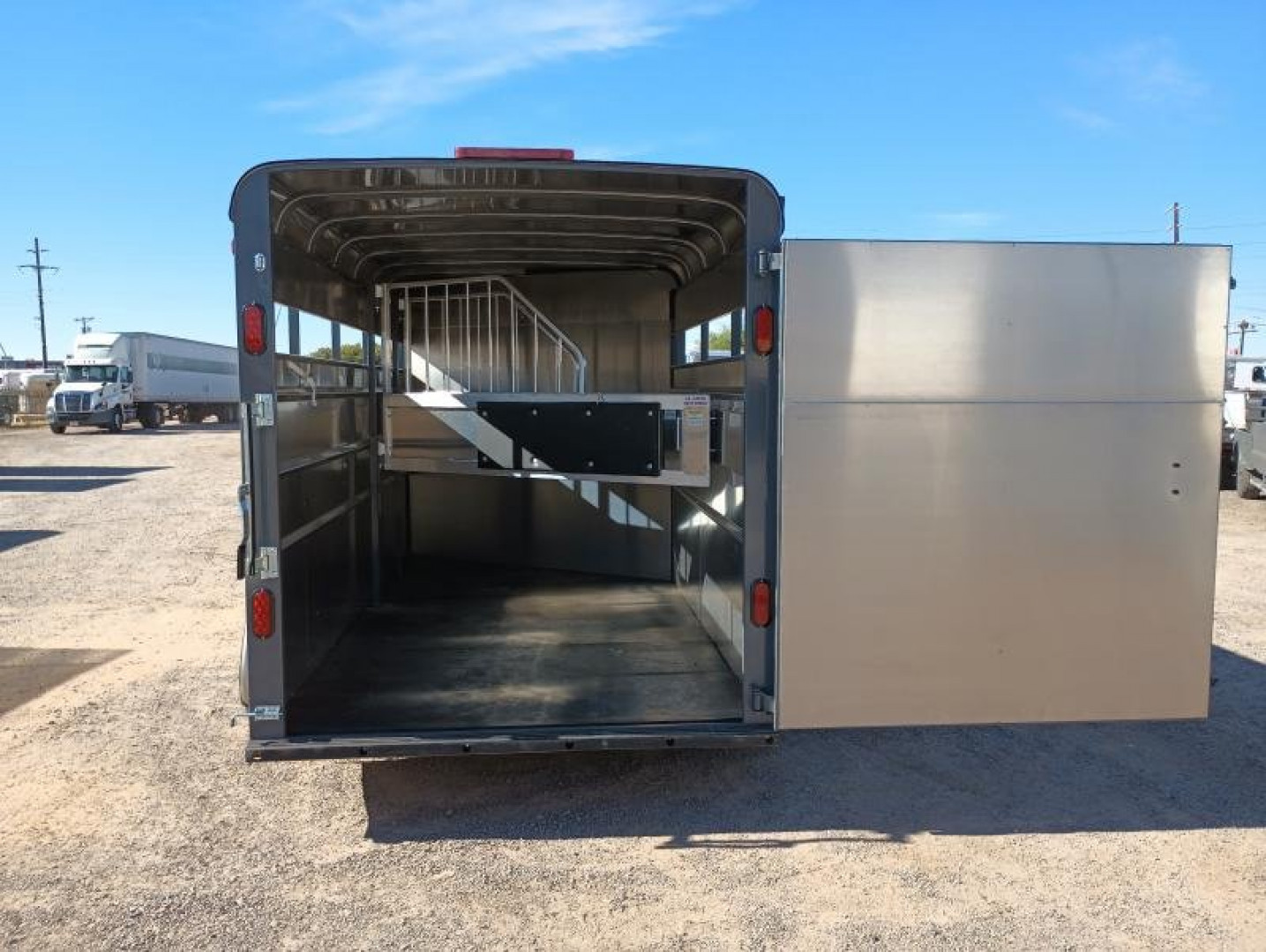 New 2024 MAVERICK TRAILERS MAVERICK 3H GOOSENECK Horse Trailer