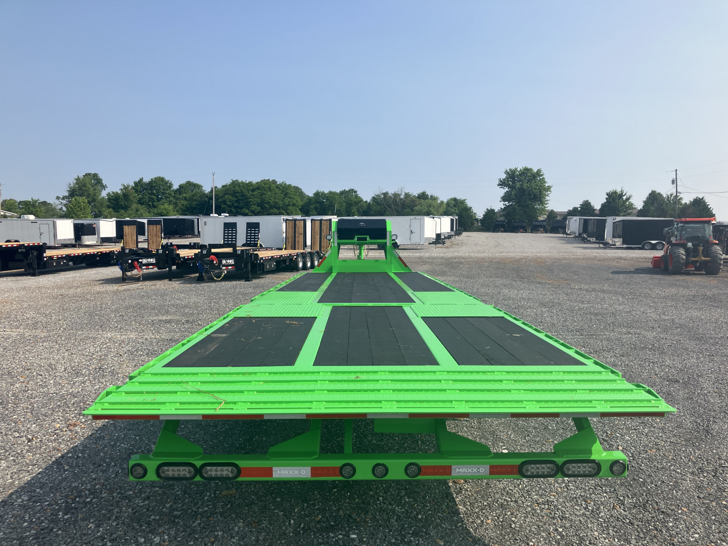 New 2026 MAXXD 102"X34' 30k Hyd Dove Gooseneck Trailer
