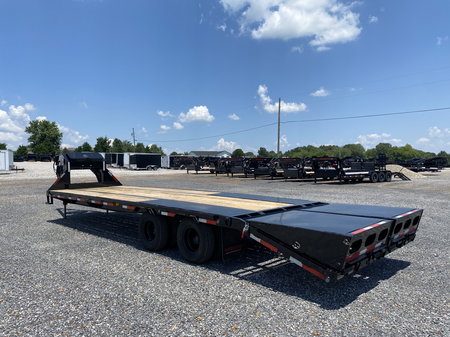 New 2026 MAXXD 102"X30' 25K Gooseneck Flatbed Trailer *ENGINEERED FRAME*