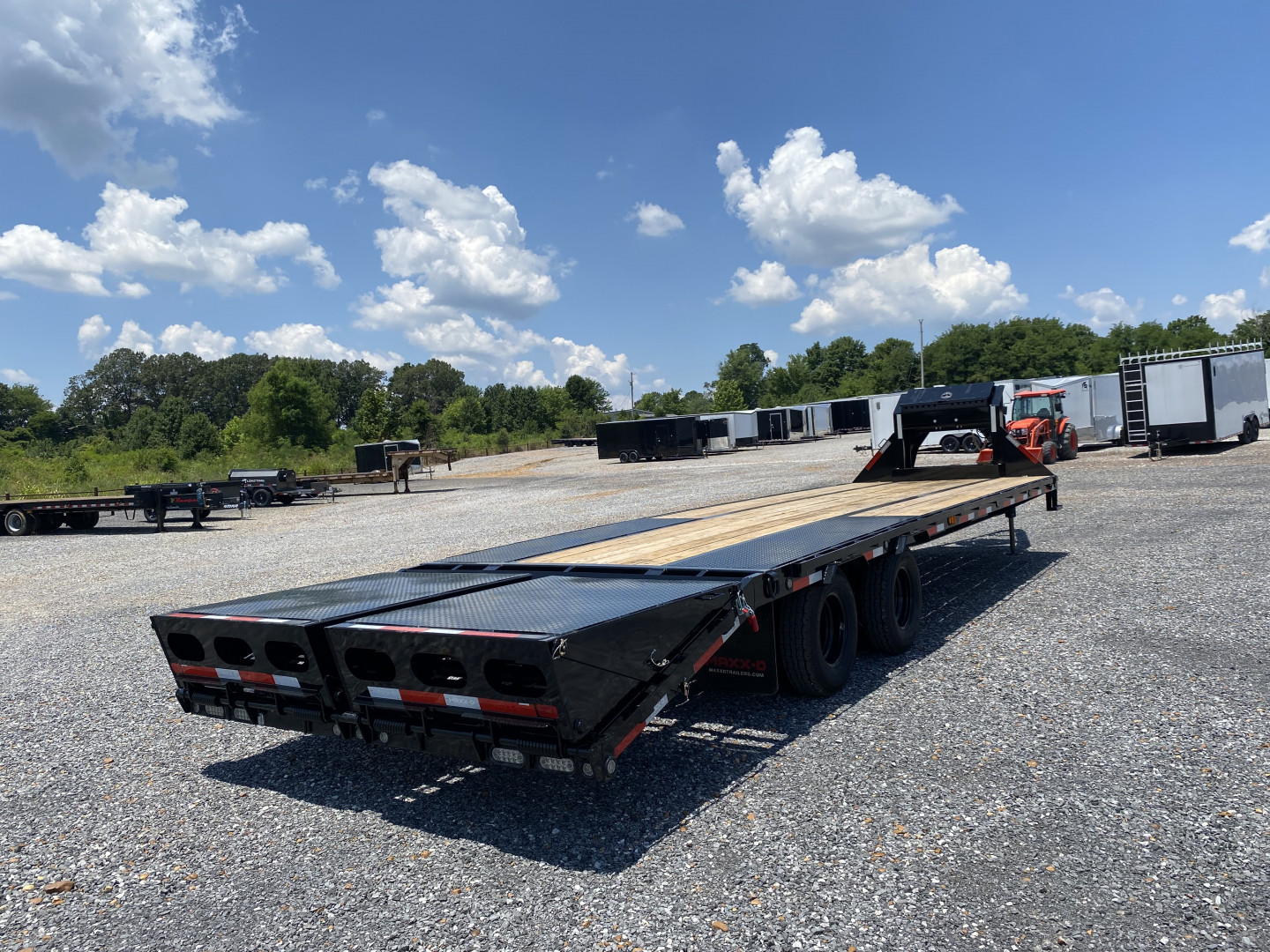 New 2026 MAXXD 102"X30' 25K Gooseneck Flatbed Trailer *ENGINEERED FRAME*