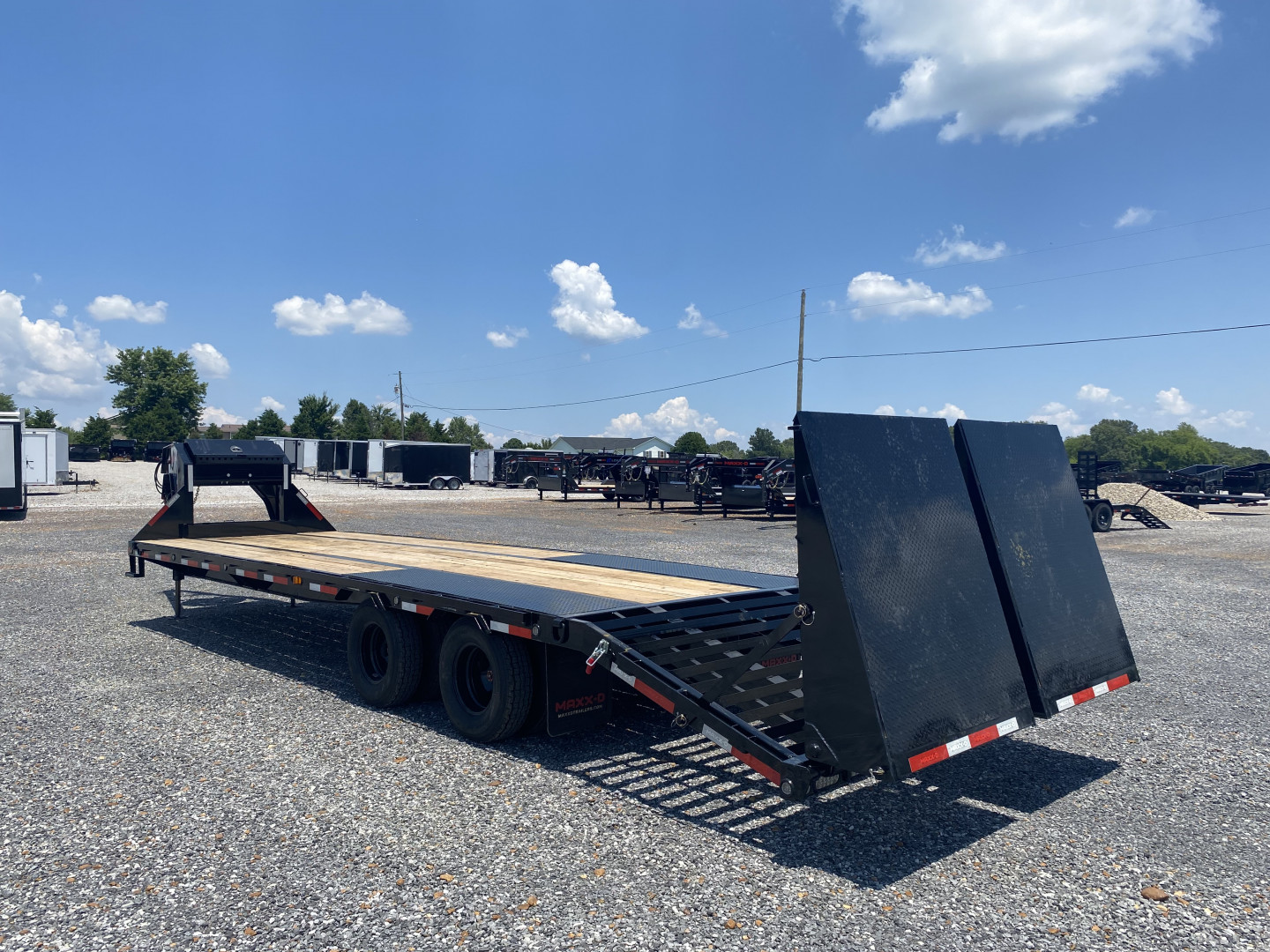 New 2026 MAXXD 102"X30' 25K Gooseneck Flatbed Trailer *ENGINEERED FRAME*
