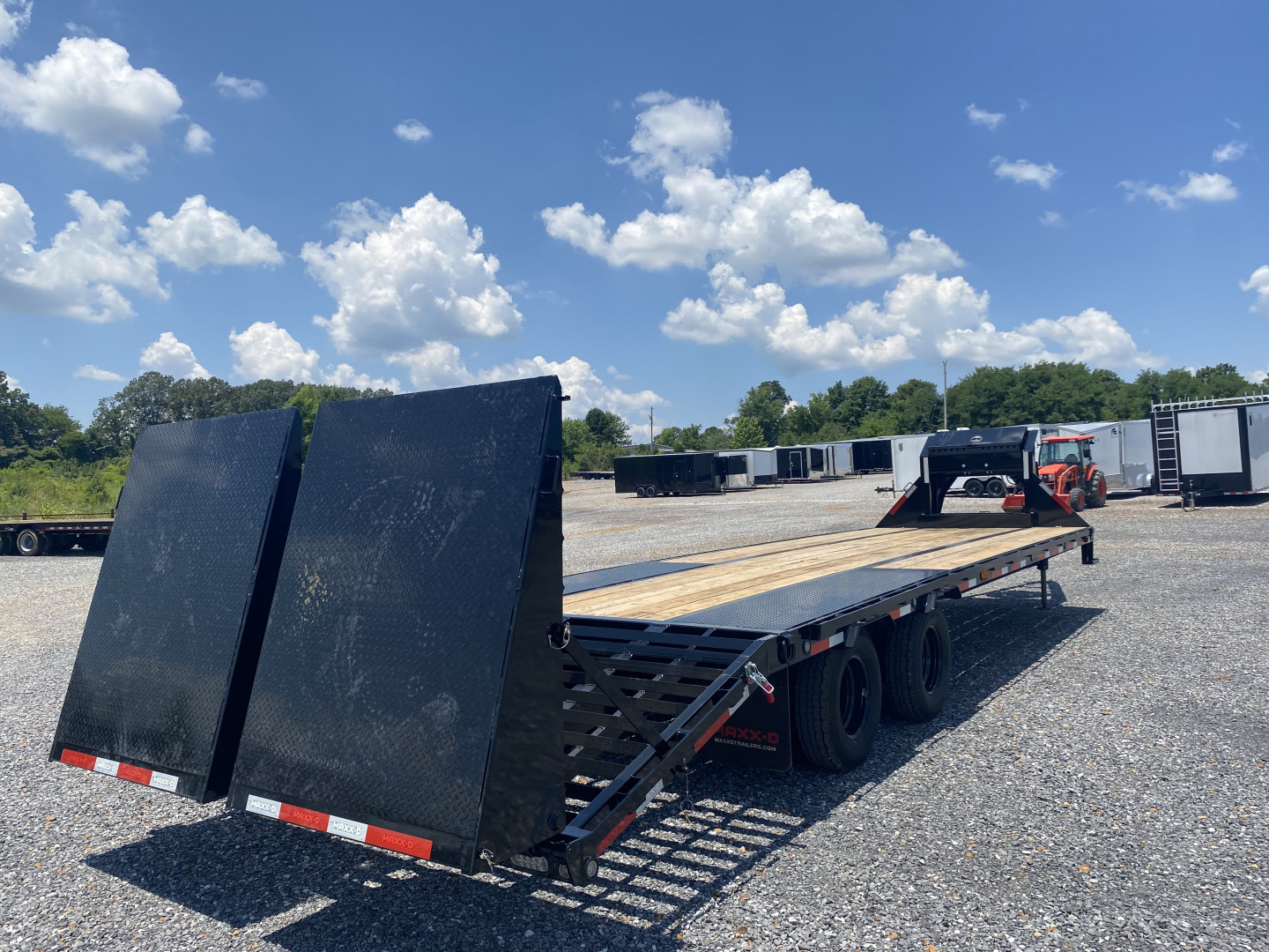 New 2026 MAXXD 102"X30' 25K Gooseneck Flatbed Trailer *ENGINEERED FRAME*