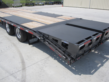 New 2025 Diamond C Trailers FMAX-212 102x32 Gooseneck Flatbed Trailer