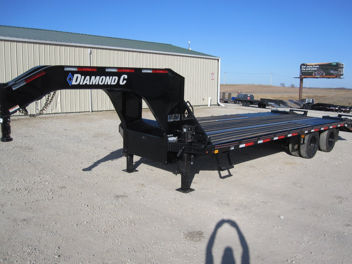 New 2024 Diamond C Trailers FMAX-212 102x25 Gooseneck Flatbed Trailer