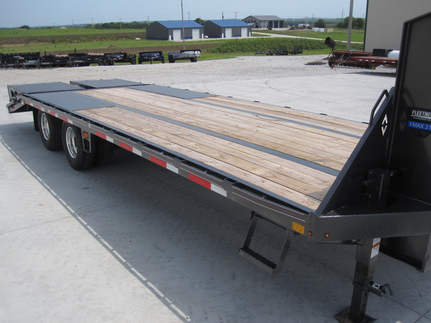 New 2025 Diamond C Trailers FMAX-210 102x25 Gooseneck Flatbed Trailer