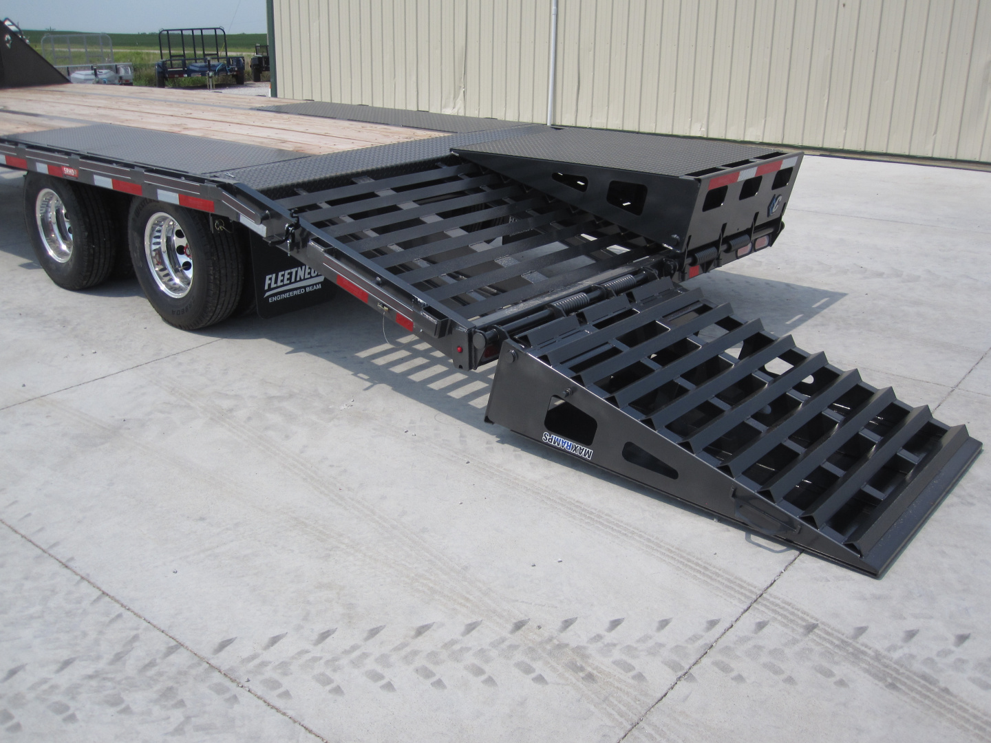 New 2025 Diamond C Trailers FMAX-210 102x25 Gooseneck Flatbed Trailer